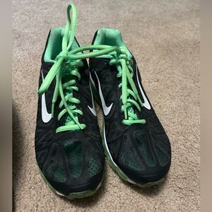 Nike size 8 air max tennis shoes